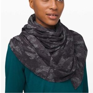 lululemon athletica Vinyasa Dark Charcoal Camo Patterned Customizable Scarf